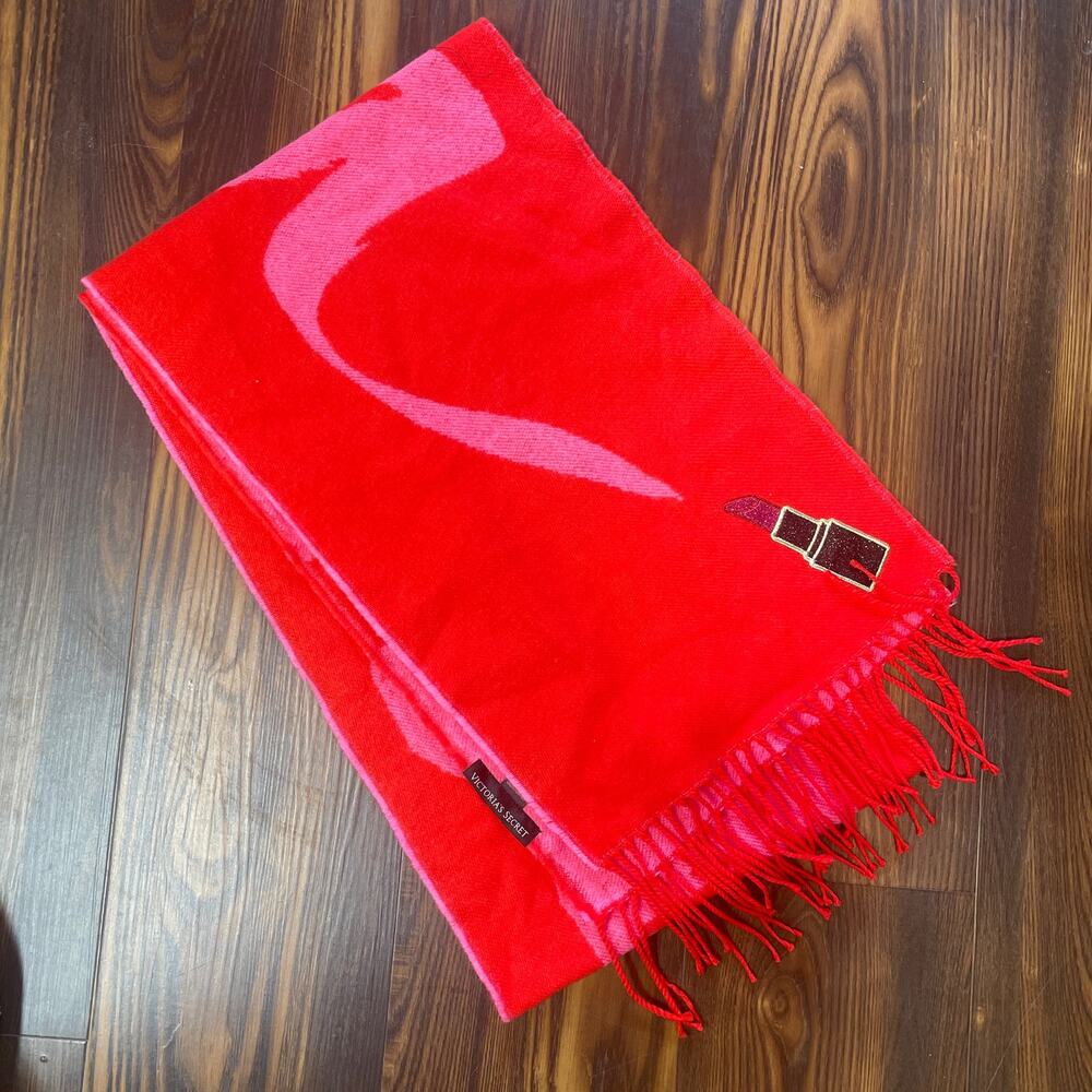 NWOT Victoria’s Secret Pink & Red Knit Fringe Scarf— Lipstick